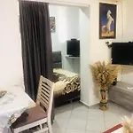 Too Cozzy Flat شقة