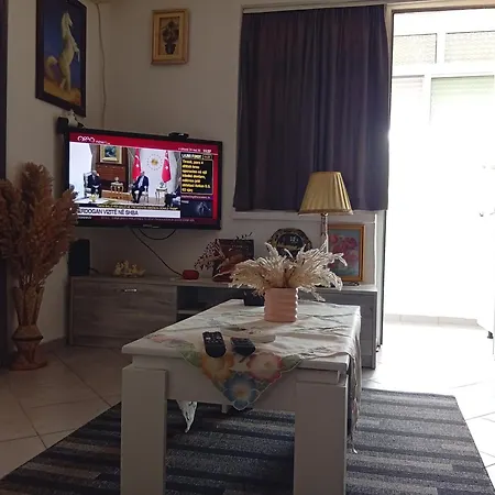 Too Cozzy Flat Appartamento Tirana