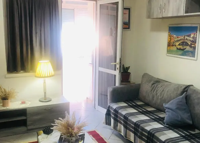 Too Cozzy Flat * Tirana